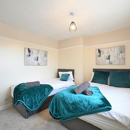 Villa Sleek And Stylish 3 Bed In Bolton - Garden - Parking Exterior foto