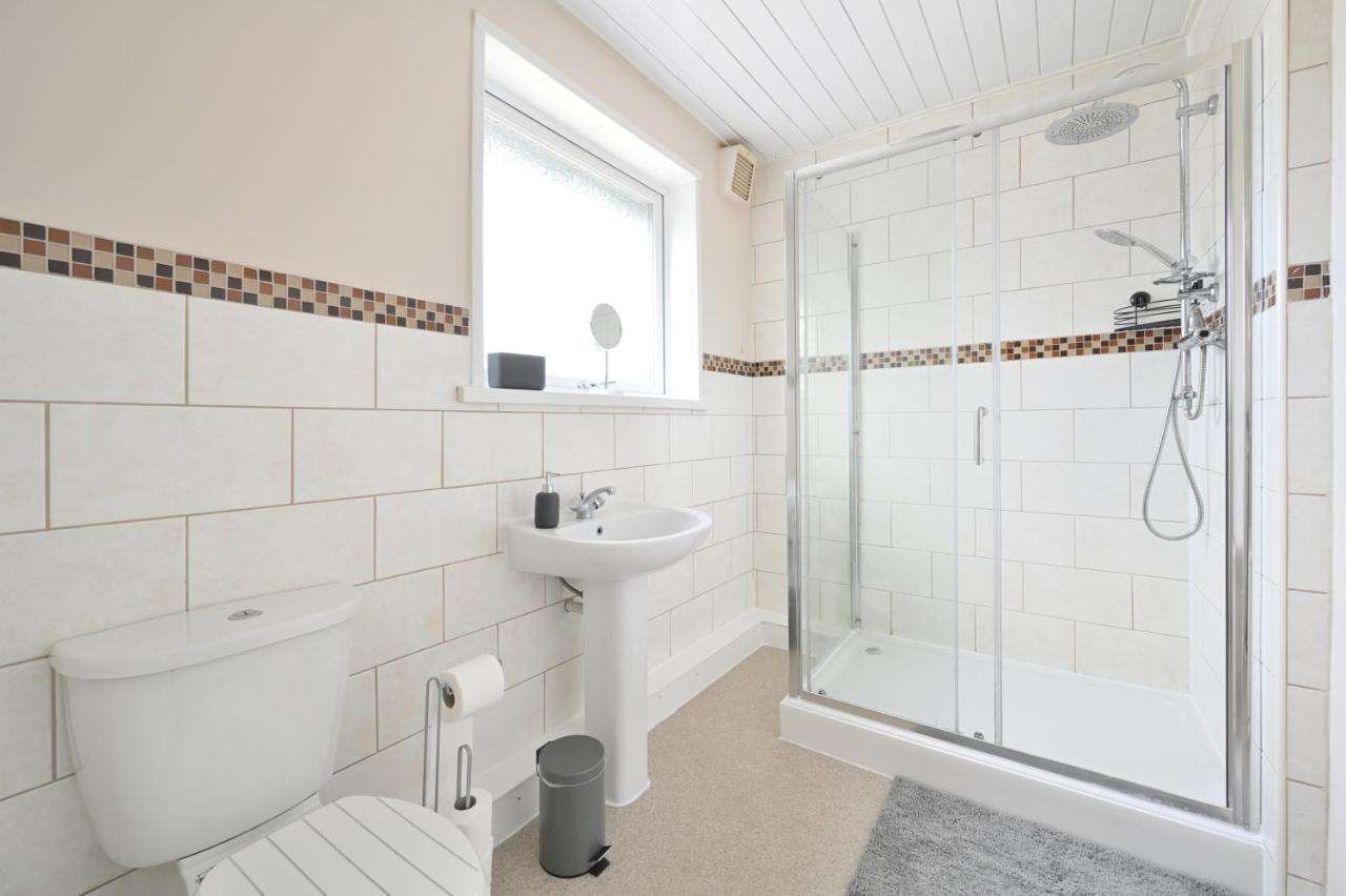 Villa Sleek And Stylish 3 Bed In Bolton - Garden - Parking Exterior foto
