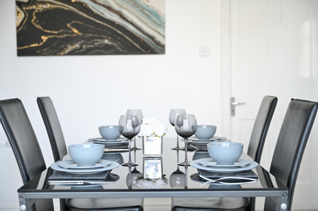 Villa Sleek And Stylish 3 Bed In Bolton - Garden - Parking Exterior foto