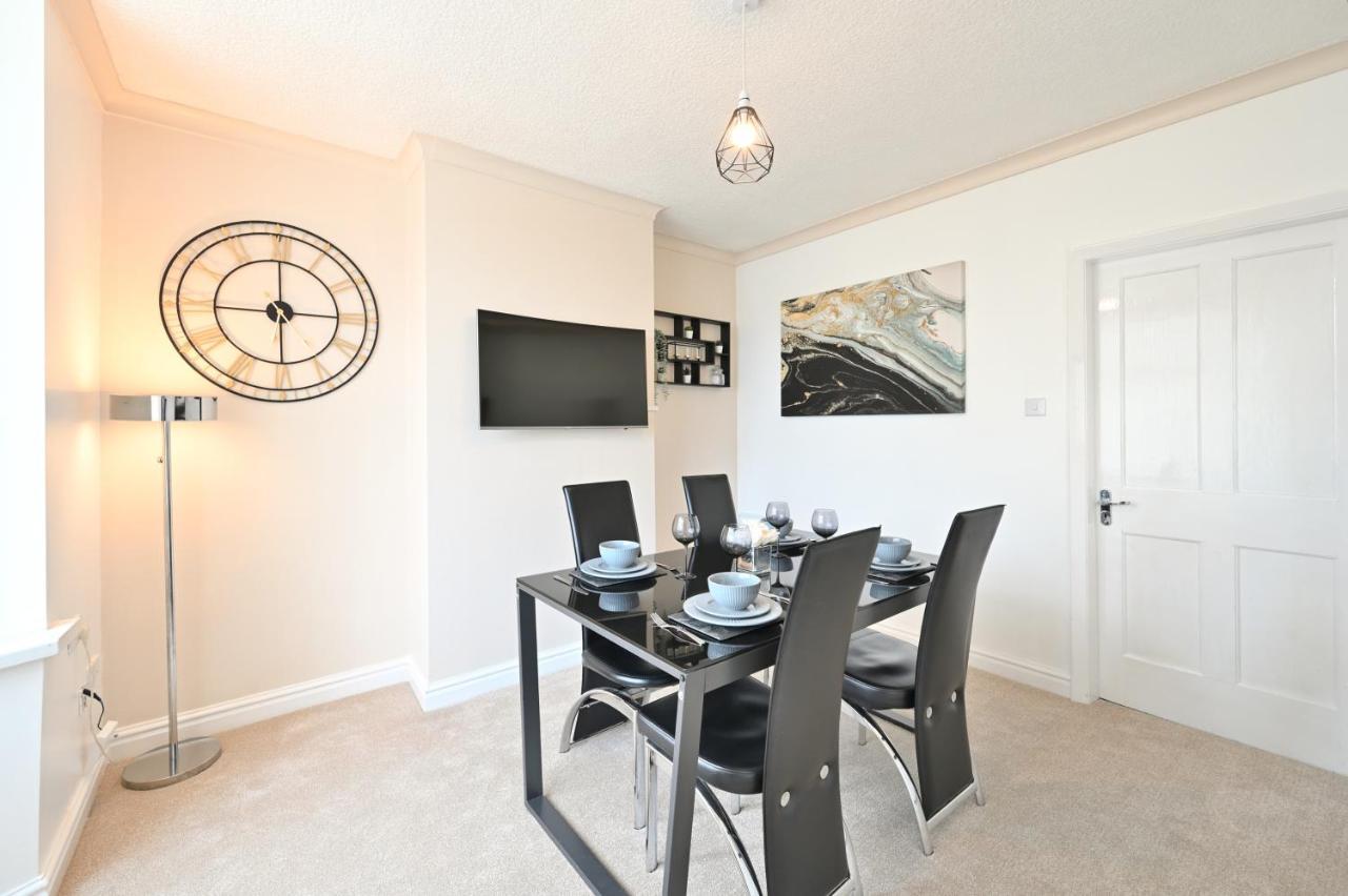 Villa Sleek And Stylish 3 Bed In Bolton - Garden - Parking Exterior foto