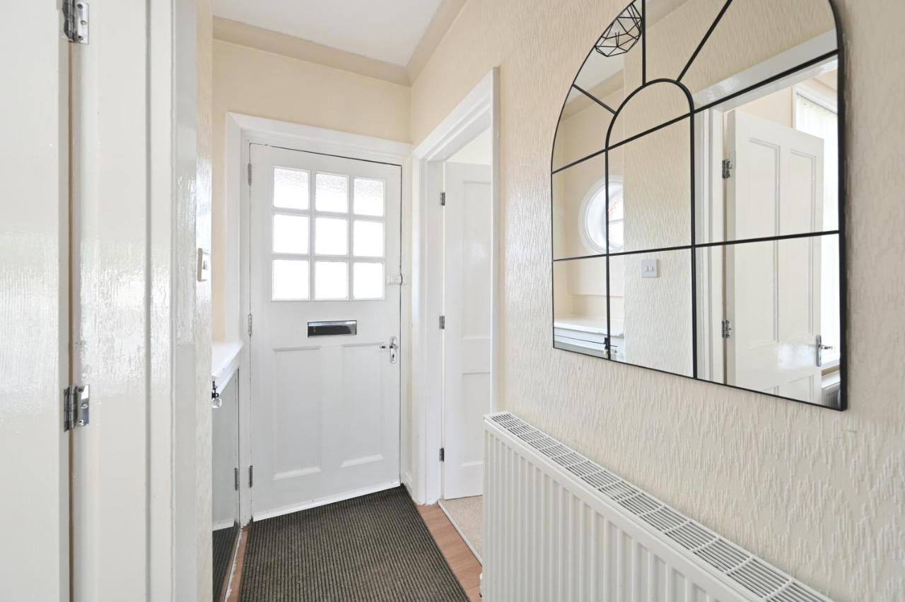 Villa Sleek And Stylish 3 Bed In Bolton - Garden - Parking Exterior foto